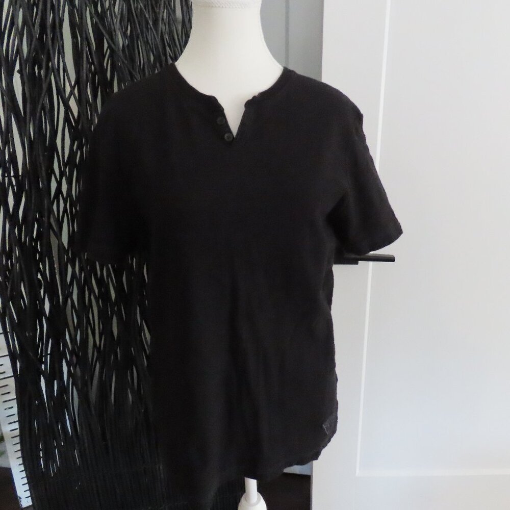 GUESS Black TShirt-- Like New
